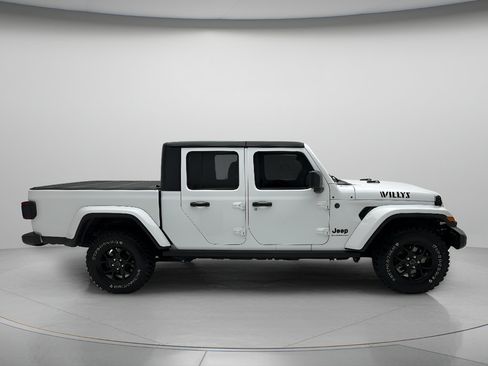 Used 2024 Jeep Gladiator Sport AWD/4WD image 4