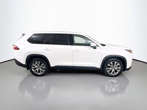 Used 2024 Toyota Grand Highlander Limited image 8
