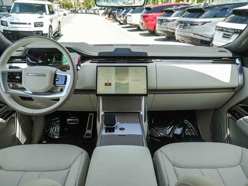 New 2026 Land Rover Range Rover Long Wheelbase SE AWD/4WD image 10