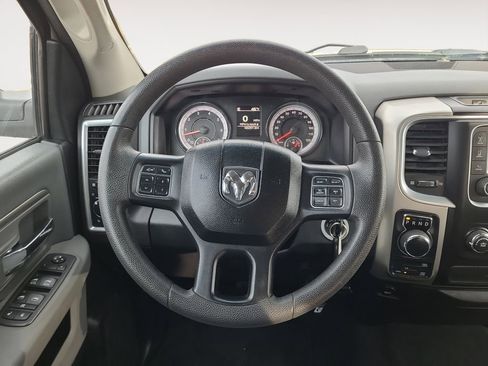 Used 2018 RAM 1500 Classic SLT image 12