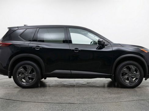 Used 2025 Nissan Rogue SV image 11