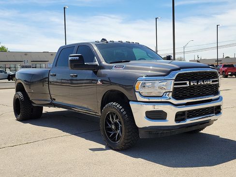 Used 2024 RAM 3500 Tradesman w/ Chrome Appearance Group AWD/4WD image 6