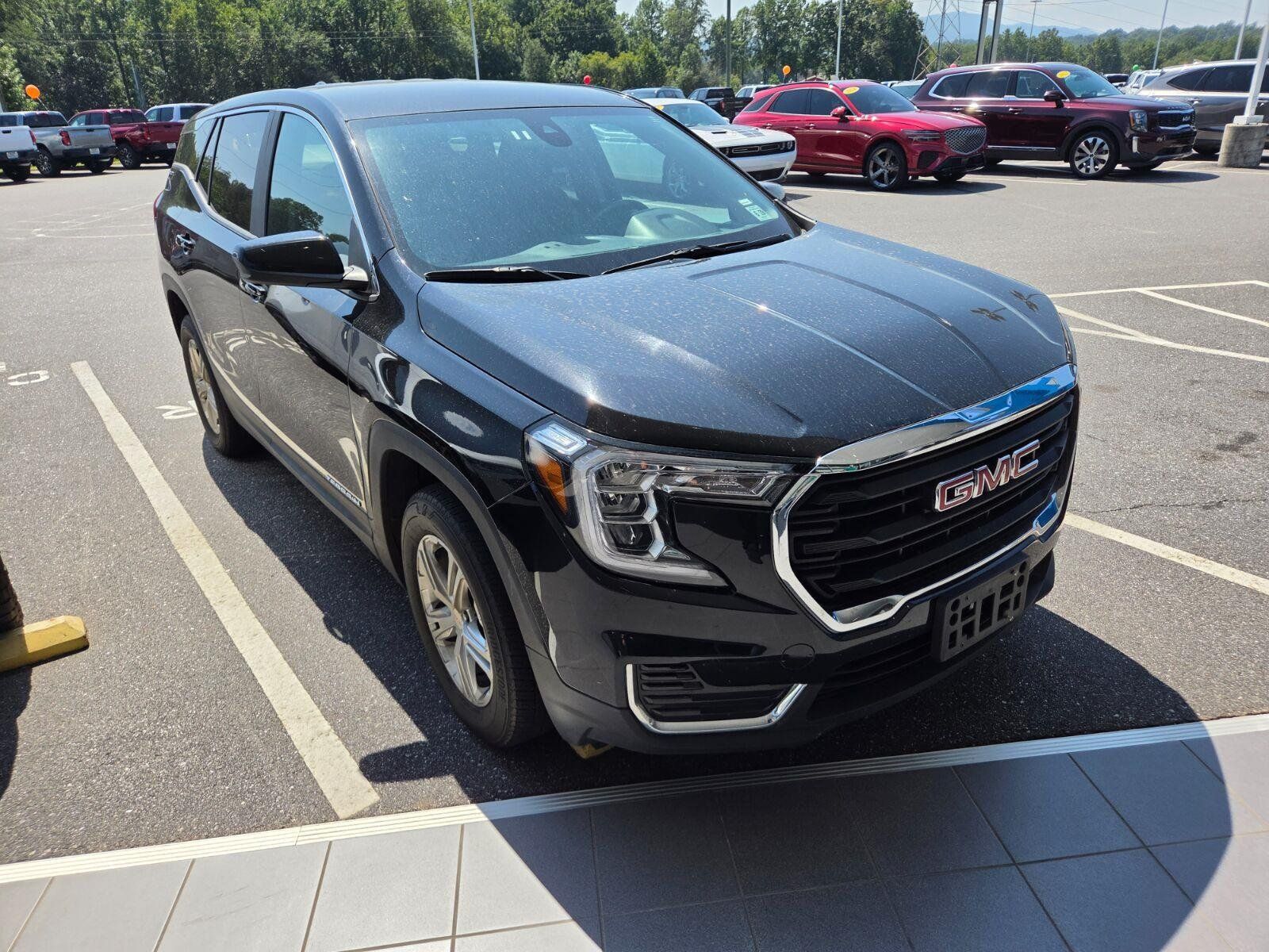 Used 2024 GMC Terrain SLE AWD/4WD image 3