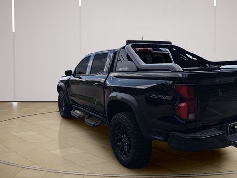 Used 2025 Chevrolet Colorado ZR2 w/ Midnight Edition AWD/4WD image 4