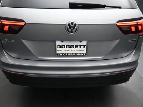 Used 2021 Volkswagen Tiguan SE image 10