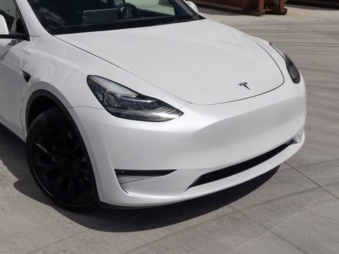 Used 2022 Tesla Model Y Long Range AWD/4WD image 3