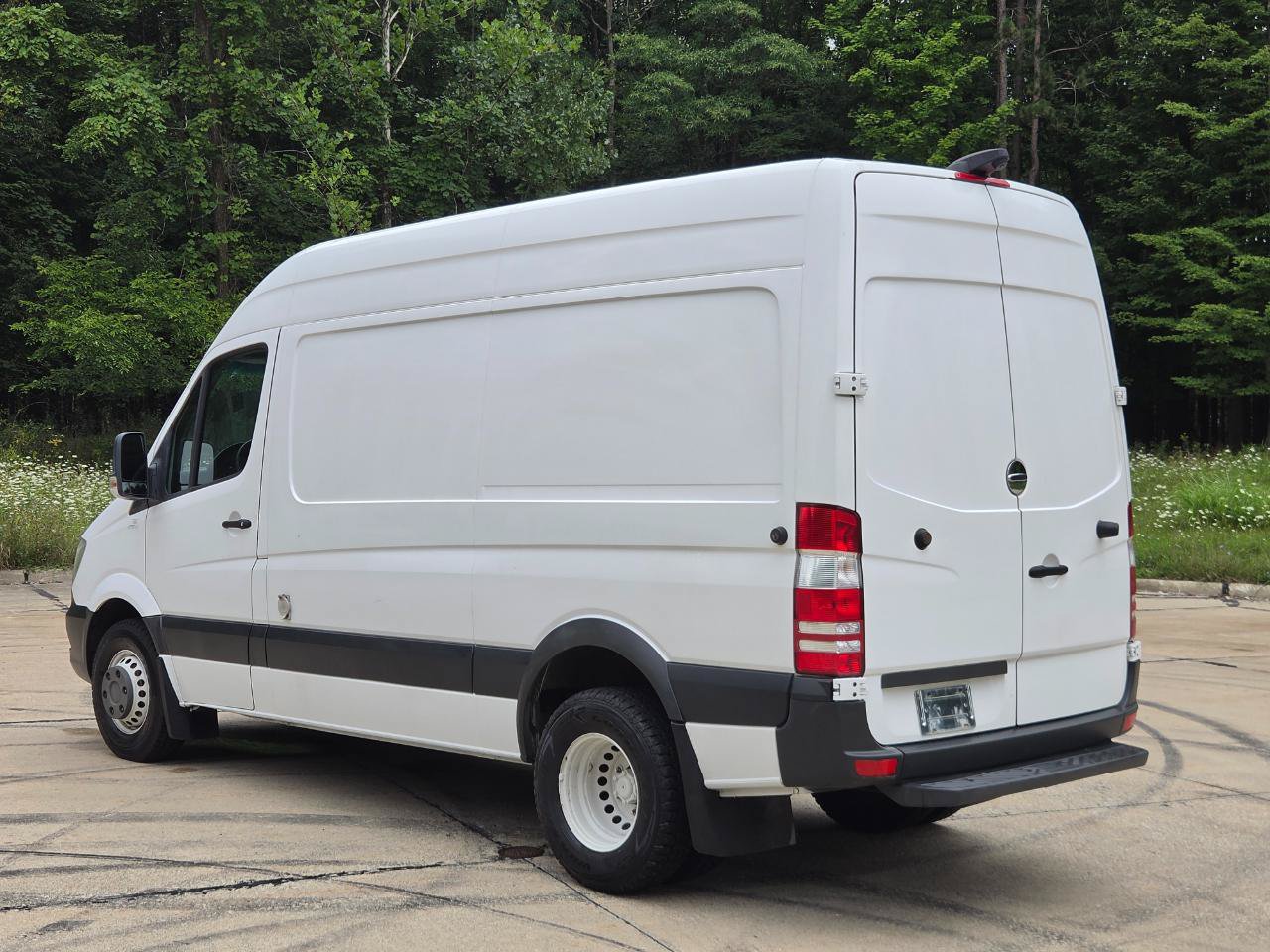 Used 2018 Freightliner Sprinter 3500 RWD image 3