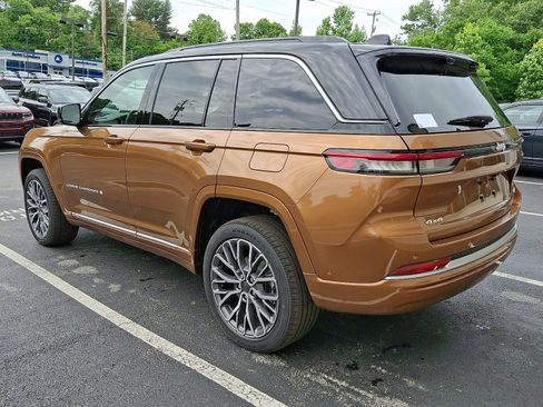 New 2026 Jeep Grand Cherokee Summit w/ Adv Protech Group IV AWD/4WD image 4