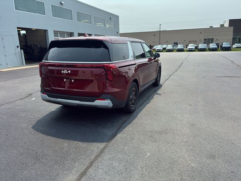 Used 2025 Kia Carnival FWD image 7