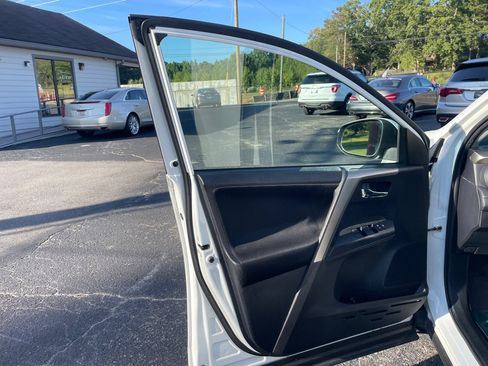Used 2014 Toyota RAV4 XLE FWD image 11