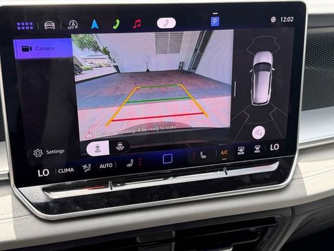 Certified 2025 Volkswagen Tiguan SE R-Line FWD image 21