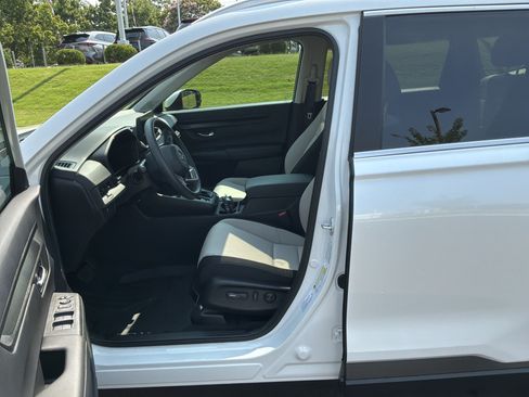 Used 2025 Honda CR-V EX image 16