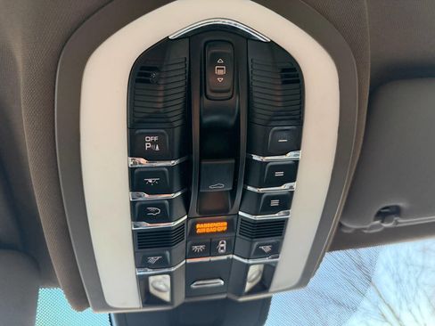 Used 2011 Porsche Cayenne S image 33