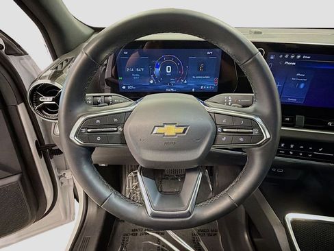 Used 2026 Chevrolet Equinox LT FWD image 14