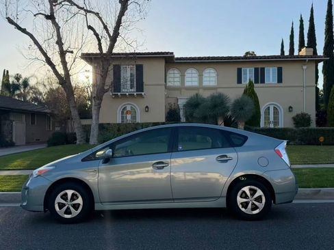 Used 2015 Toyota Prius Three image 6