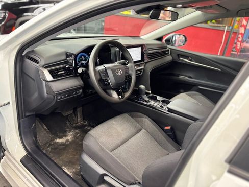 Used 2025 Toyota Camry LE FWD image 11