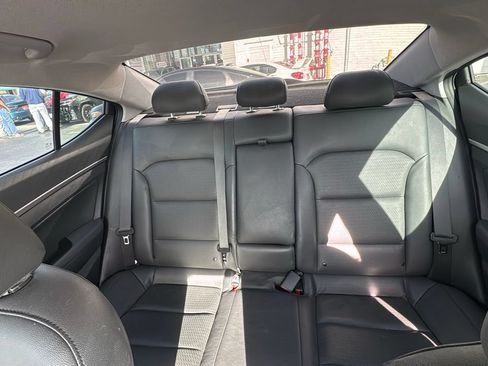 Used 2017 Hyundai Elantra Limited FWD image 6
