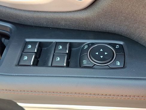 Used 2025 Ford Expedition Active AWD/4WD image 25
