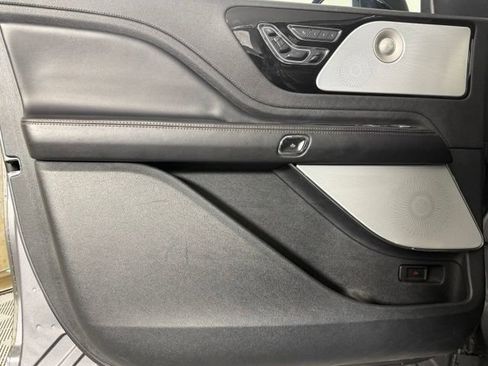 Used 2021 Lincoln Aviator Reserve w/ Equipment Group 202A AWD/4WD image 13