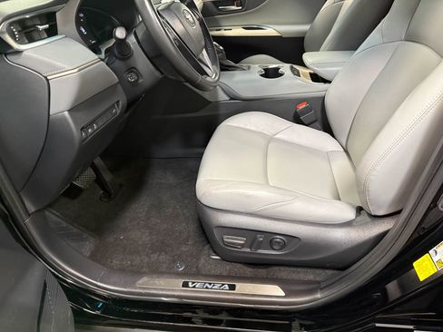 Used 2023 Toyota Venza XLE AWD/4WD image 56
