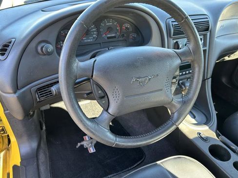 Used 2004 Ford Mustang Convertible RWD image 13
