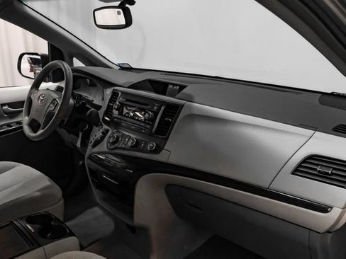 Used 2012 Toyota Sienna LE FWD image 21