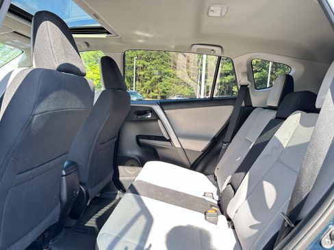 Used 2017 Toyota RAV4 XLE FWD image 9