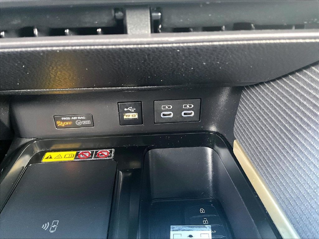 Used 2025 Toyota Camry SE w/ Convenience Package AWD/4WD image 27
