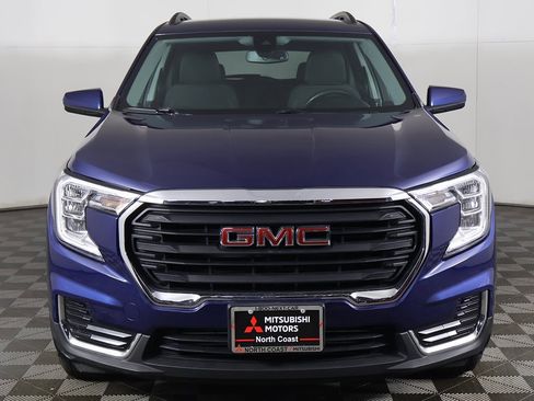 Used 2022 GMC Terrain SLE w/ Driver Convenience Package image 9