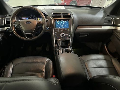 Used 2018 Ford Explorer Limited AWD/4WD image 9
