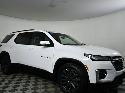 Used 2023 Chevrolet Traverse RS image 9