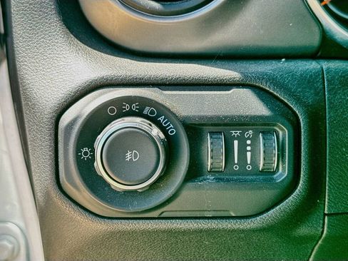 Used 2019 Jeep Wrangler Unlimited Sport S AWD/4WD image 19
