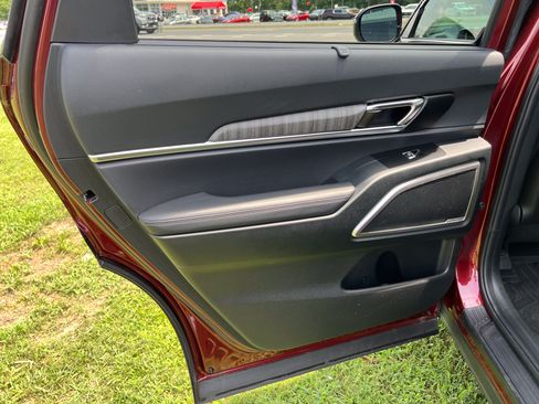 Used 2024 Kia Telluride EX w/ EX Captain's Chair Package AWD/4WD image 28