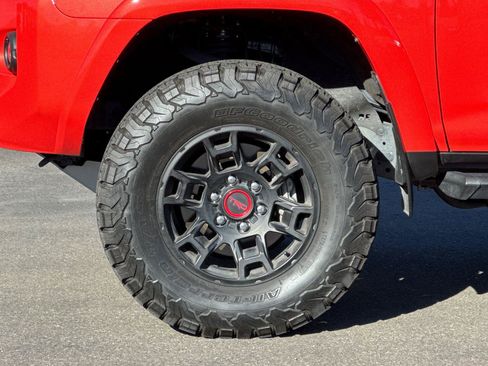 Used 2024 Toyota 4Runner TRD Off-Road Premium w/ Moonroof Package AWD/4WD image 29