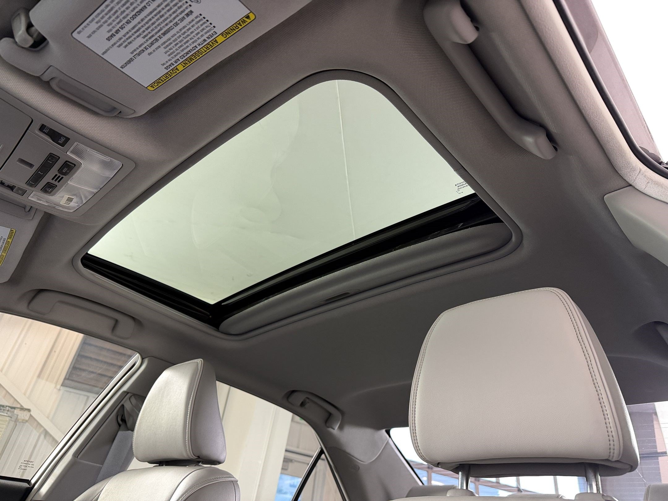 Used 2015 Toyota Camry XLE w/ Moonroof Package FWD image 23
