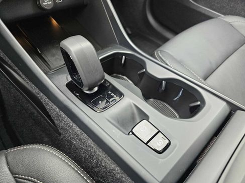 Used 2025 Volvo XC40 B5 Core w/ Protection Package Premier image 38