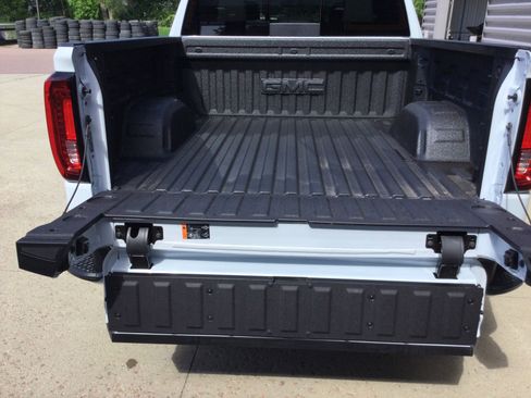New 2026 GMC Sierra 1500 SLT w/ SLT Premium Plus Package AWD/4WD image 5