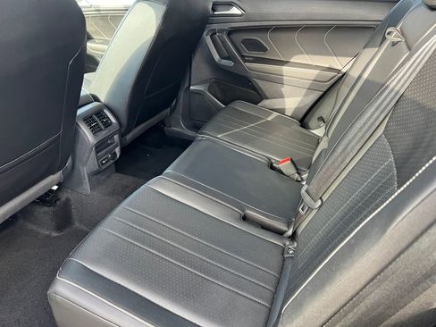 Used 2023 Volkswagen Tiguan SE image 11