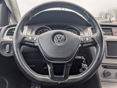 Used 2017 Volkswagen Golf S image 10