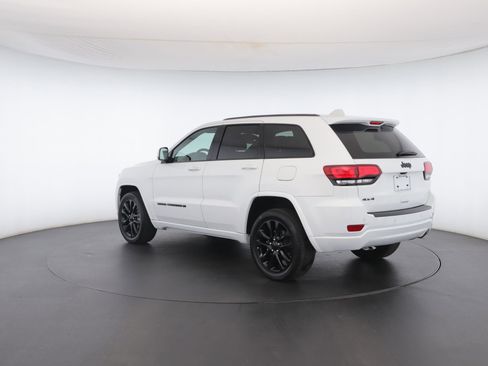 Certified 2022 Jeep Grand Cherokee Laredo X image 25