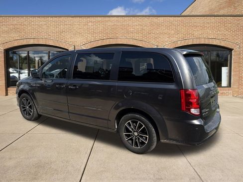 Used 2017 Dodge Grand Caravan SE FWD image 5