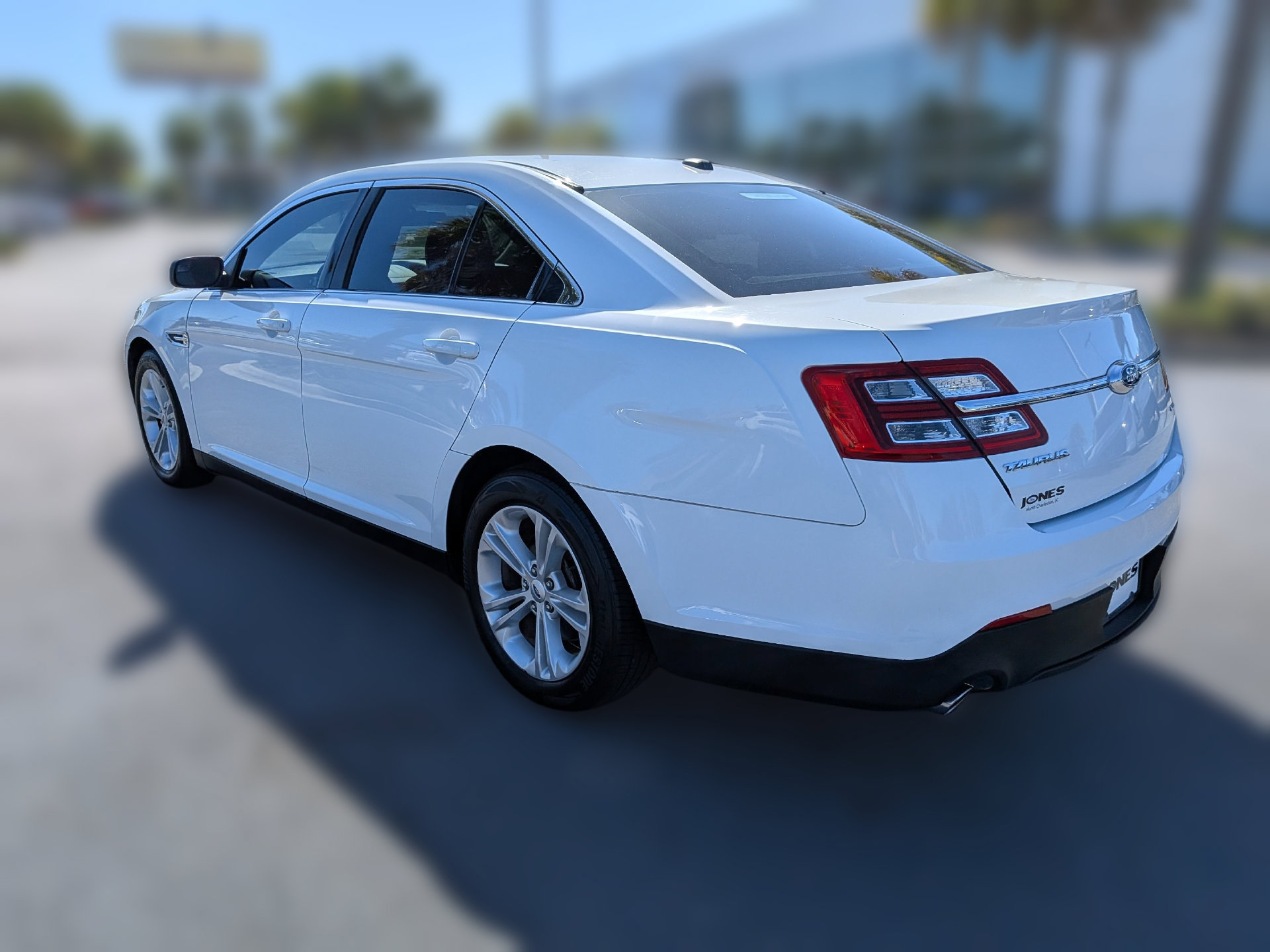 Used 2015 Ford Taurus SE FWD image 7