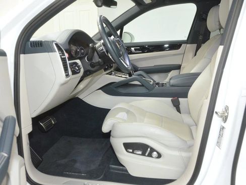 Used 2019 Porsche Cayenne S image 17