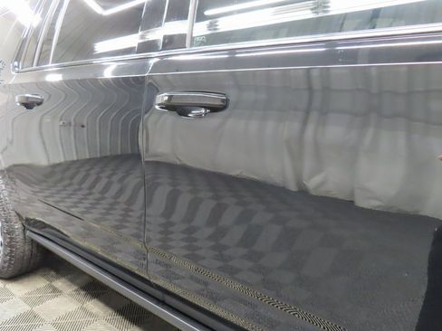 Used 2025 GMC Yukon XL AT4 w/ AT4 Premium Package image 32