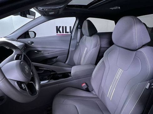 Used 2025 Hyundai Elantra SEL image 13