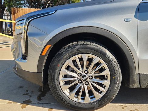 Used 2024 Cadillac XT4 Premium Luxury image 8