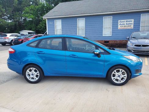 Used 2015 Ford Fiesta SE FWD image 4