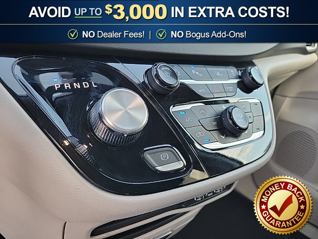 Used 2024 Chrysler Pacifica Touring-L FWD image 25