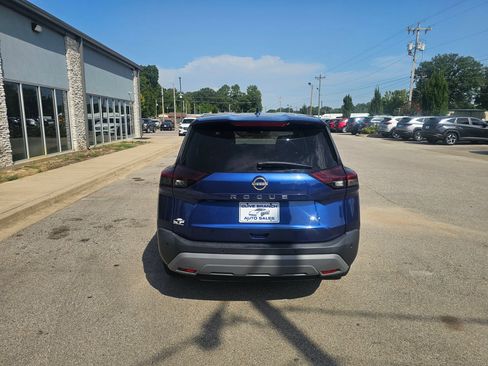 Used 2023 Nissan Rogue SV FWD image 3