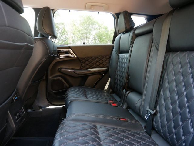 Used 2024 Mitsubishi Outlander SEL AWD/4WD image 11